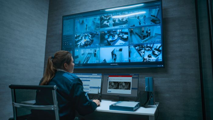 MILYEN ELŐNYÖKET KÍNÁL AZ IPARI OBJEKTUMOK ÜZEMELTETŐI SZÁMÁRA A MESTERSÉGES INTELLIGENCIA ALAPÚ VIDEÓ TÁVFELÜGYELETI RENDSZER?